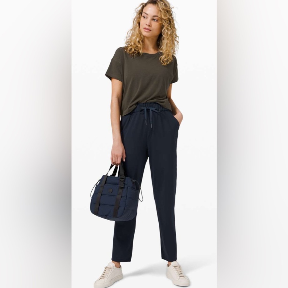 Lululemon True Navy Keep Moving pant. Size 8.